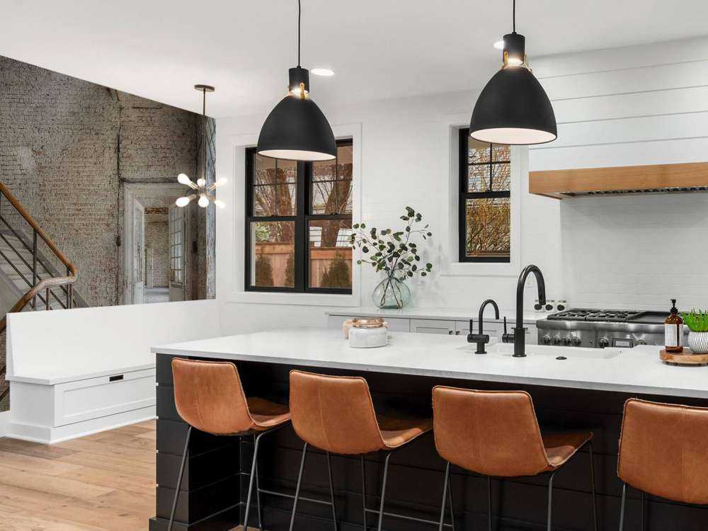 Lege gang met bakstenen muren