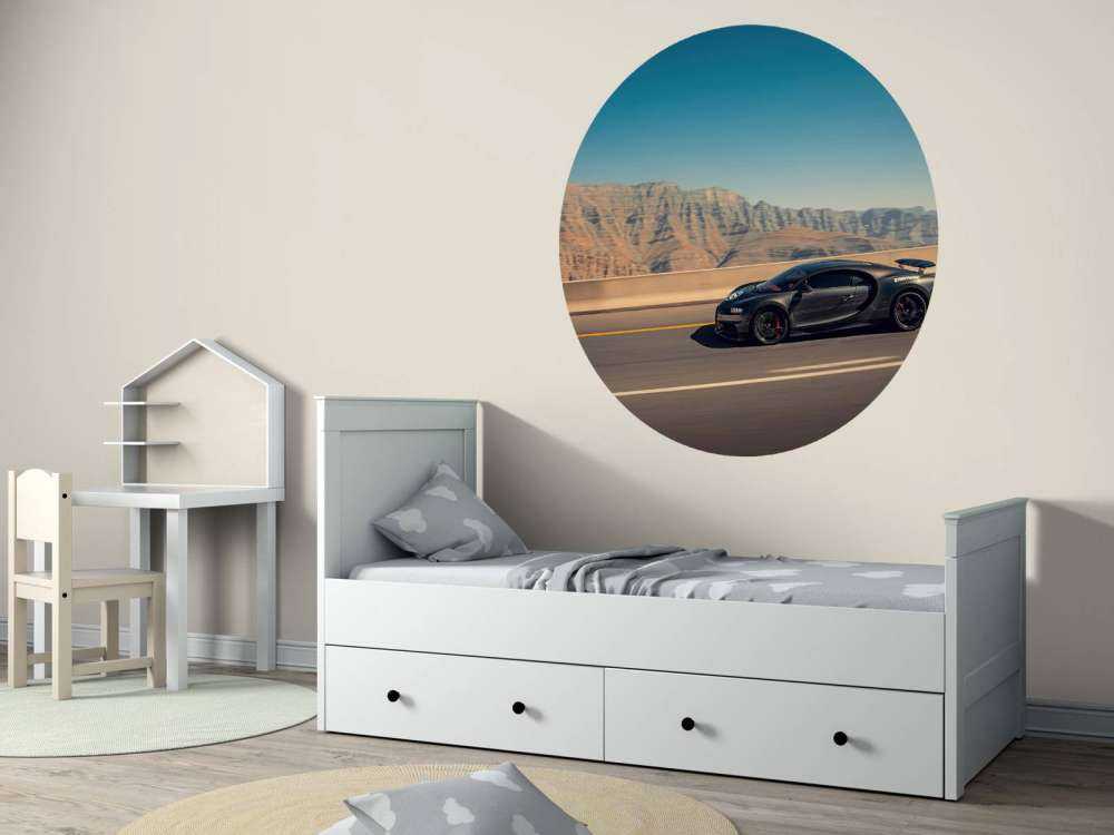 Hypercar tegen bergachtig landschap