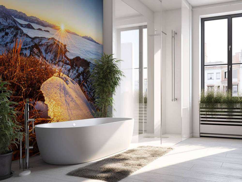 Zonsopkomst boven winterse bergweide