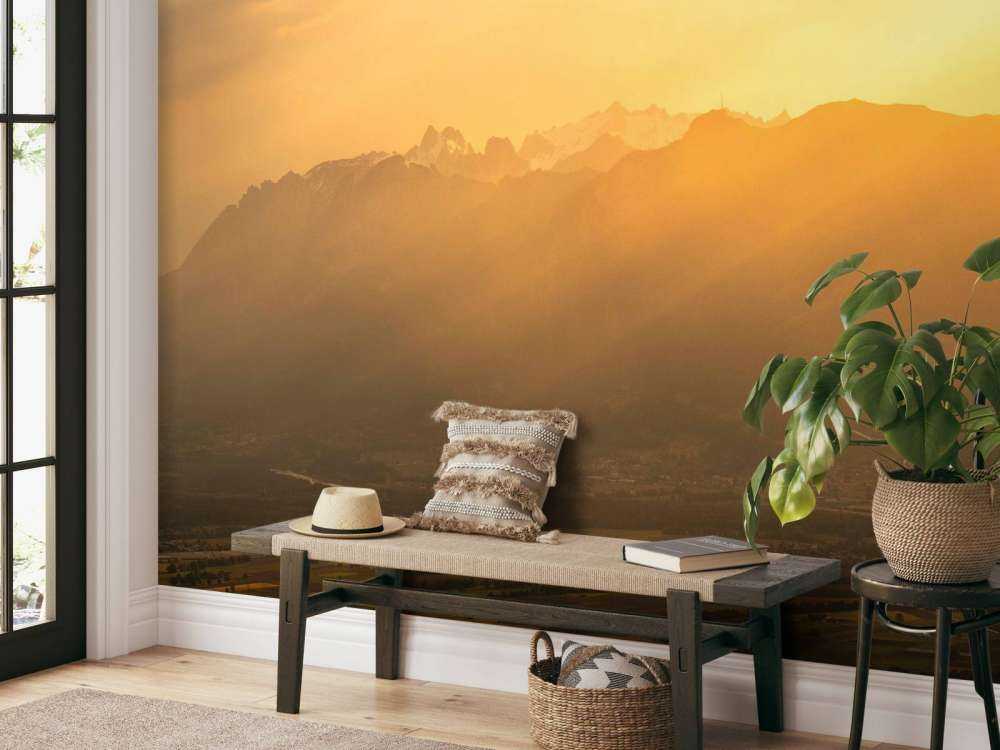 Gouden zonlicht over bergvallei