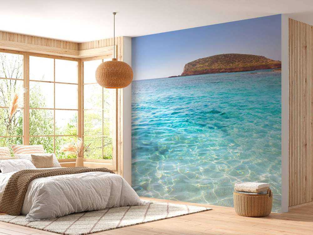 Blauw water met eiland
