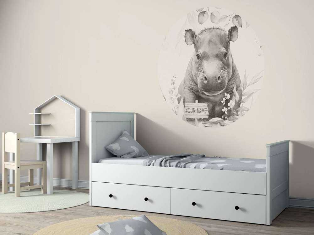 Baby nijlpaard in de bladeren beige