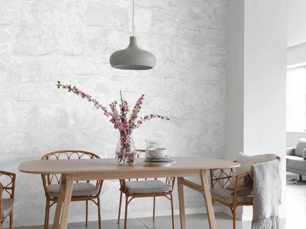 Oude muur met witte stenen