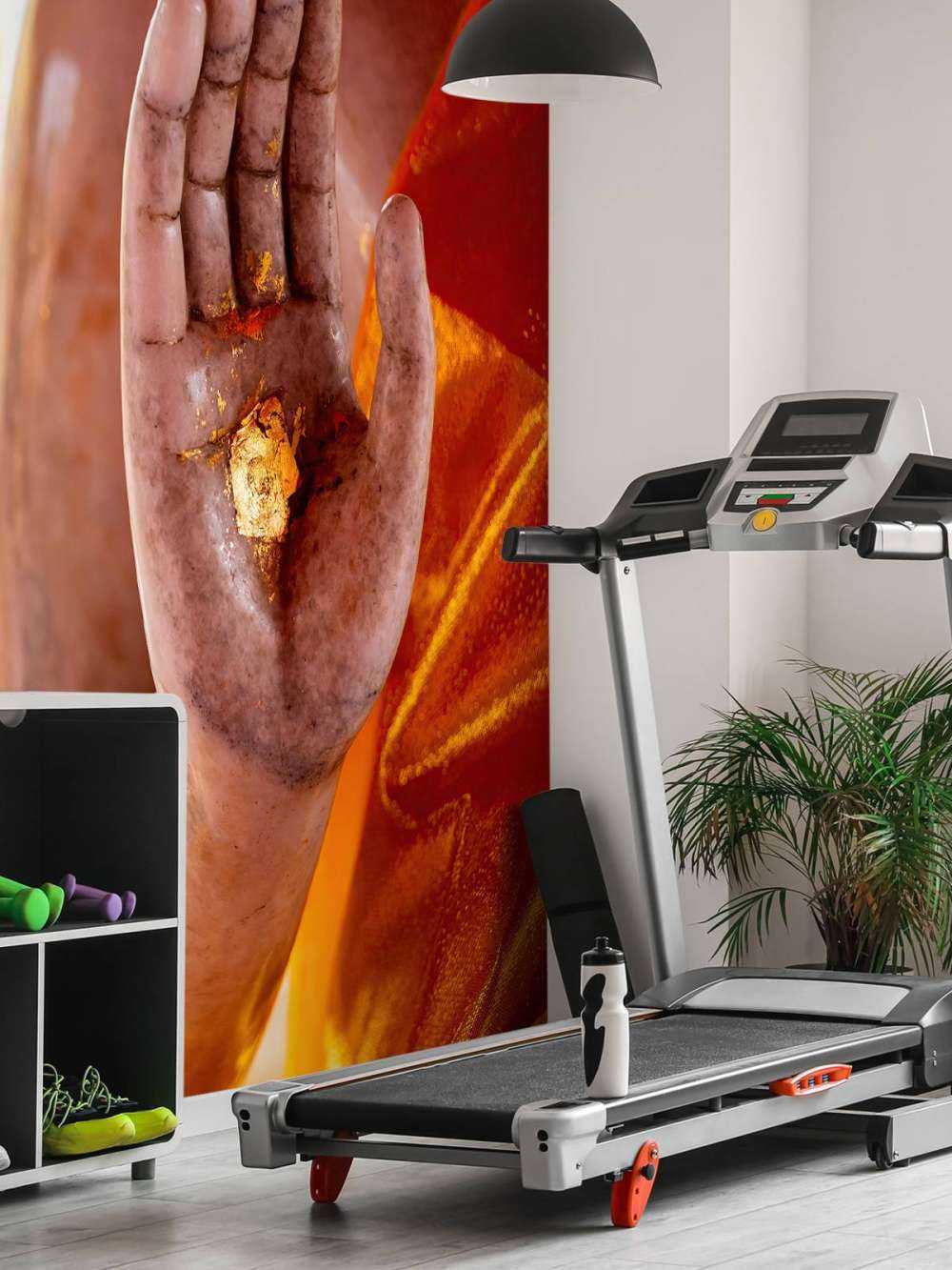 Handpalm met gouden plak  Tempelcomplex Bangkok  (Thailand)  