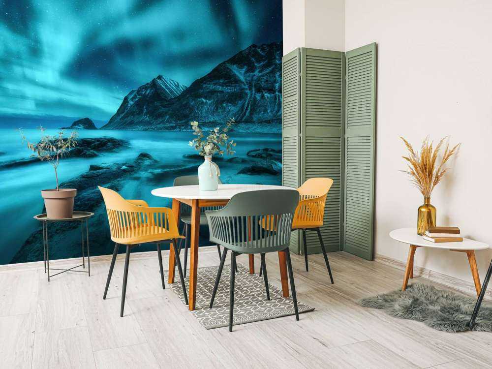 Blauw noorderlicht met bergen