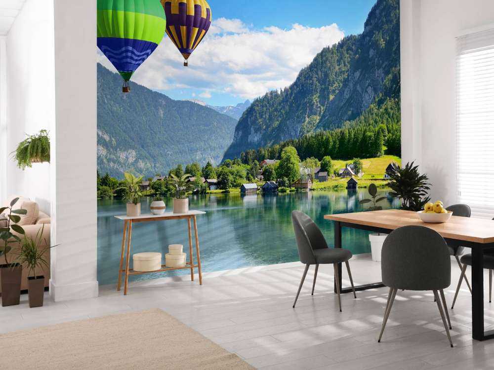 Luchtballonnen tussen de bergen