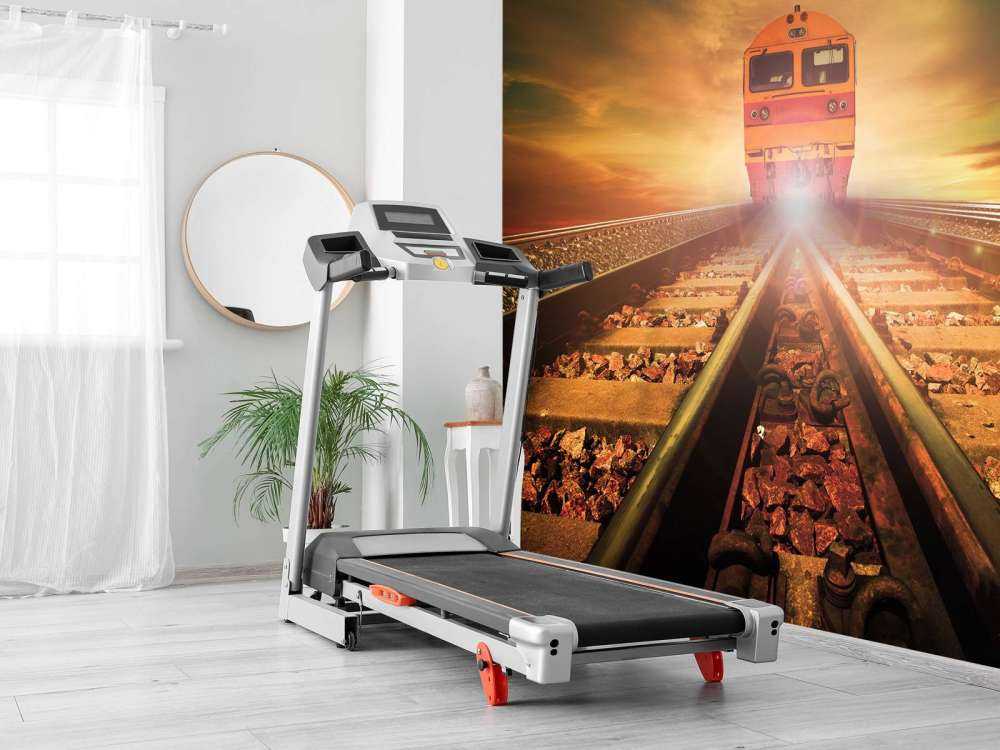 Trein bij zonsondergang