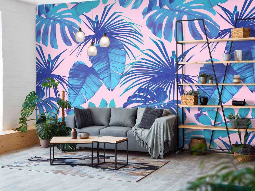 Tropische bladeren met een roze achtergrond