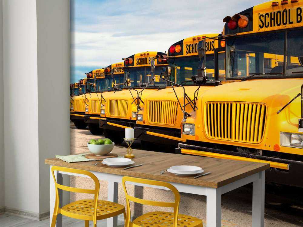 Rij met gele schoolbussen