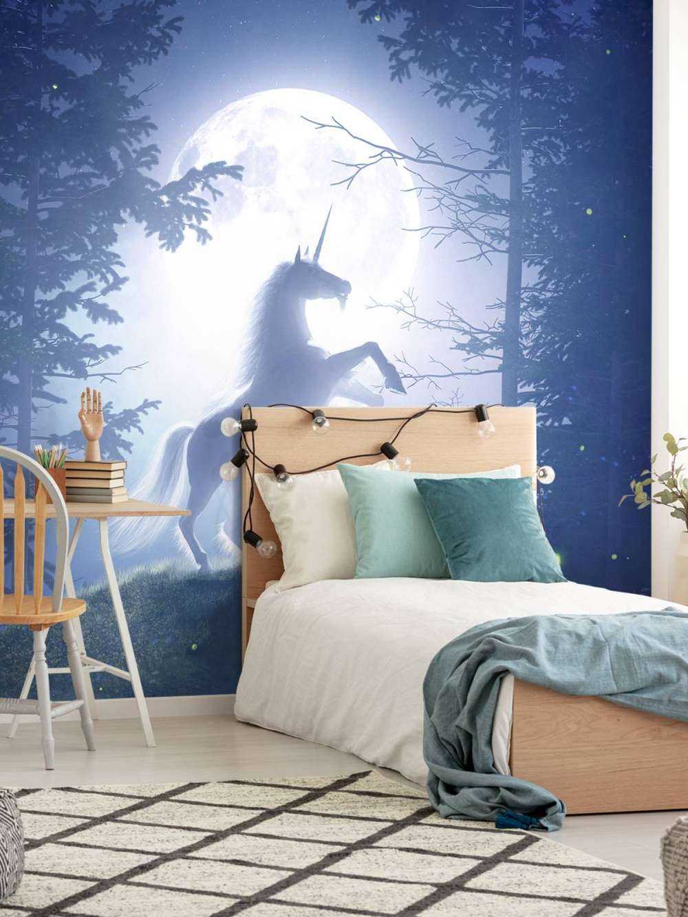 Unicorn bij volle maan