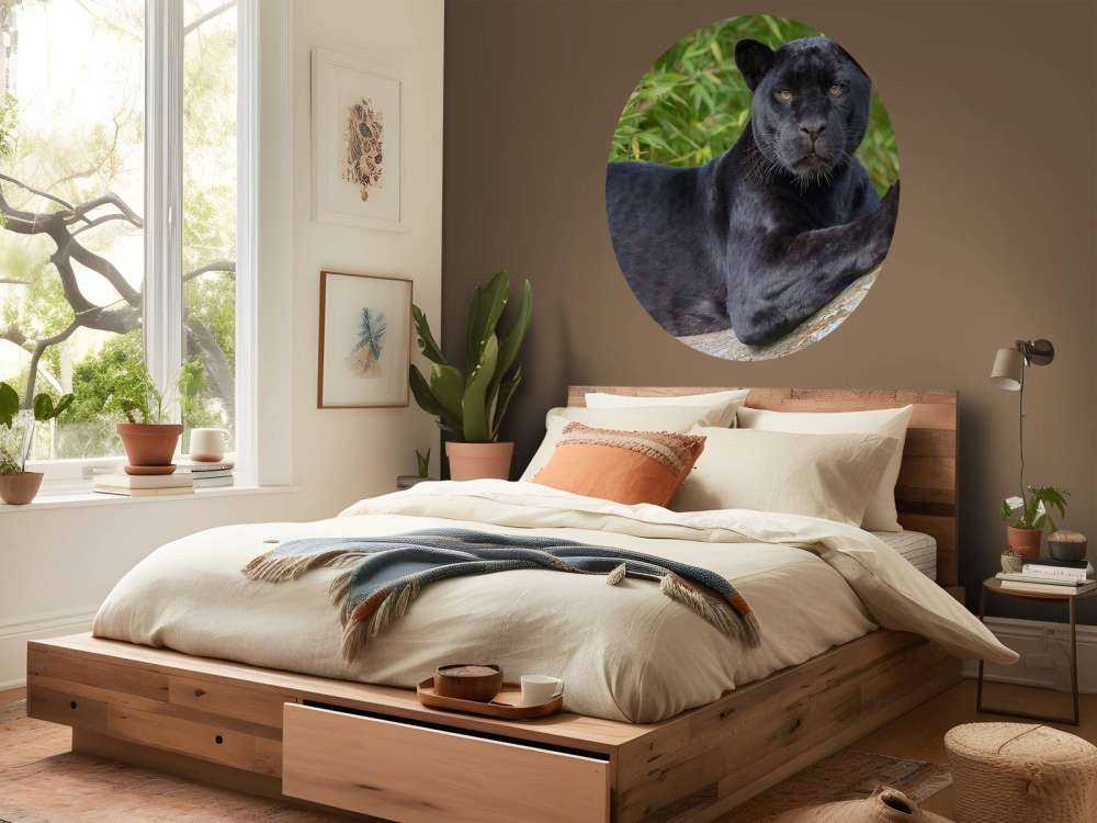 Zwarte panter op een boom