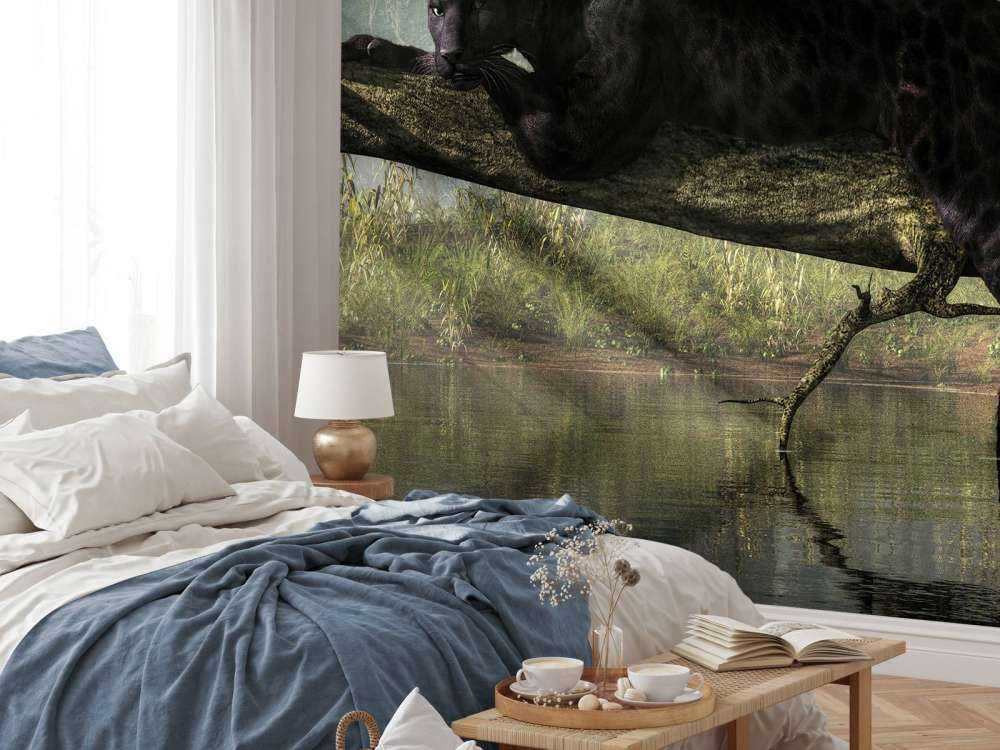 Panter op een boomstronk