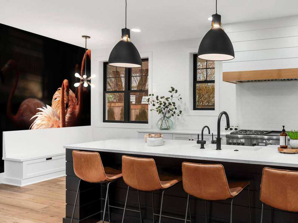 Flamingo's met een donkere achtergrond