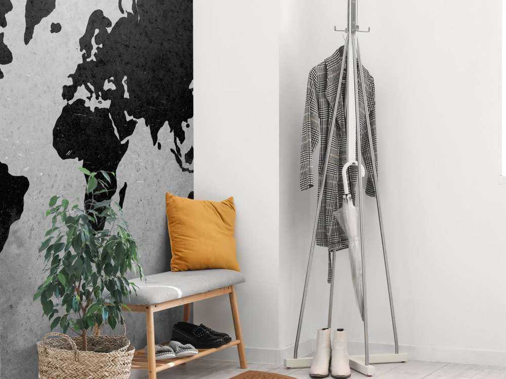 Zwarte wereldkaart op een betonnen muur