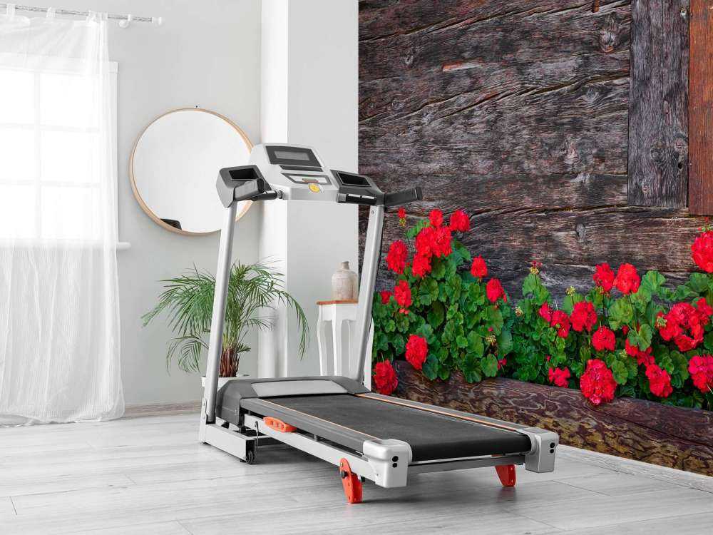 Oud hout met bloemen