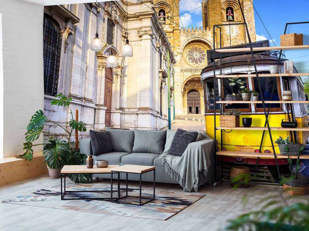 Oude gele tram in Lissabon