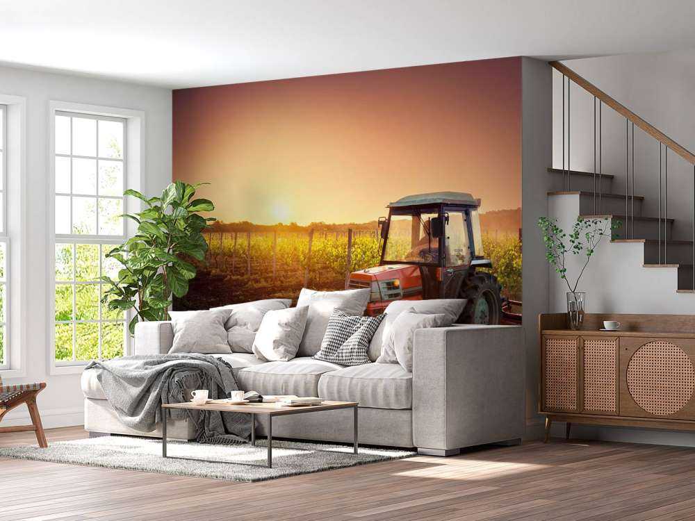 Tractor bij zonsondergang