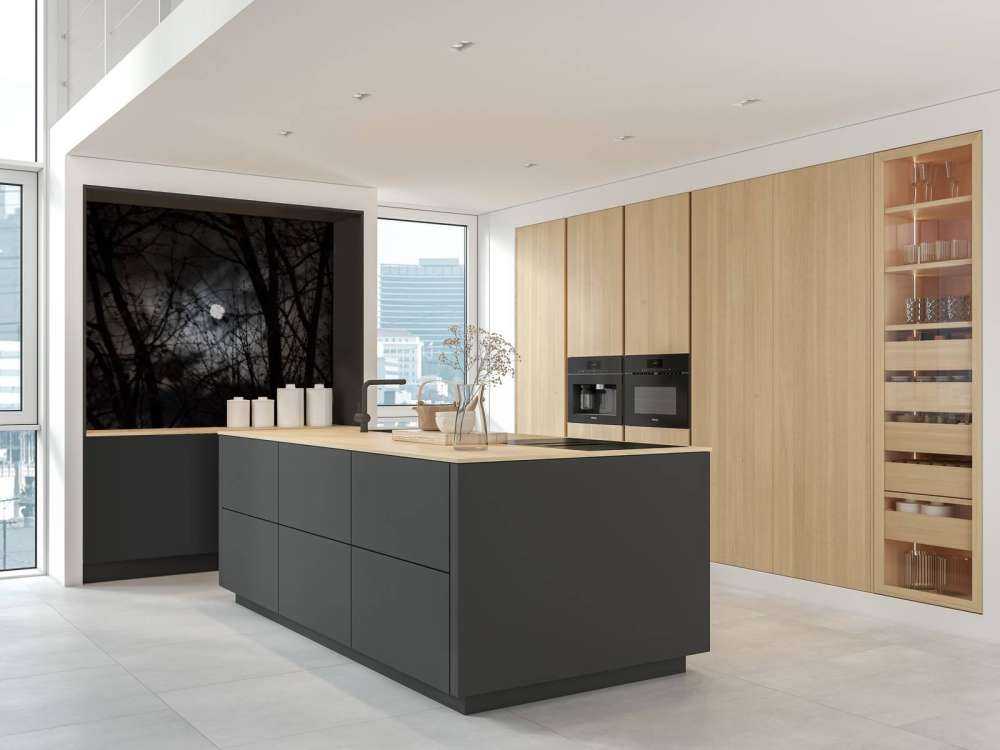 Volle maan vanuit het bos