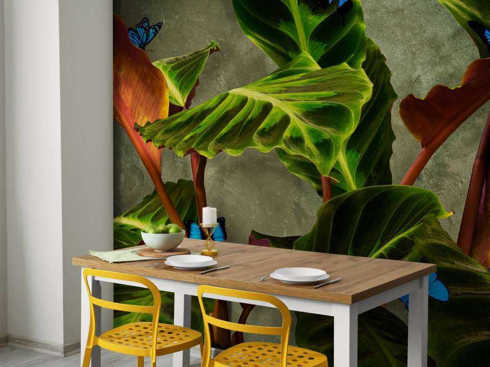 Groene plant met vlinders