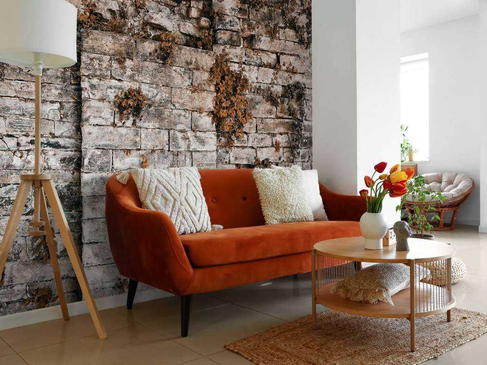 Begroeide muur in de herfst