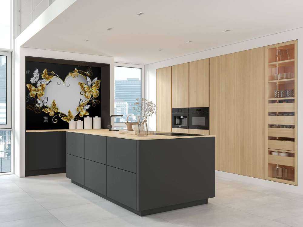 Versierd hart met witte en gouden vlinders