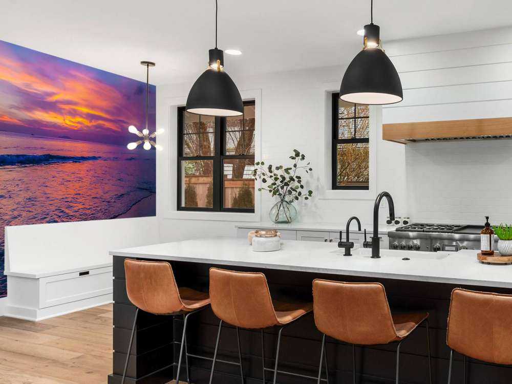 Paarse zonsondergang op het strand