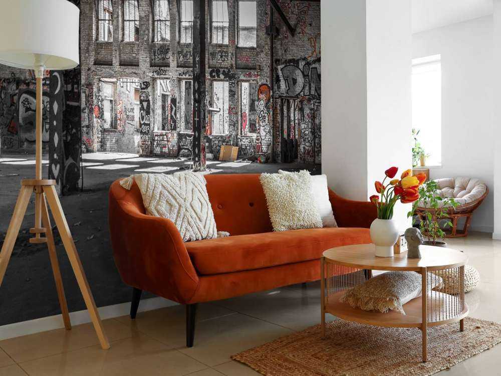 Verlaten pakhuis met graffiti