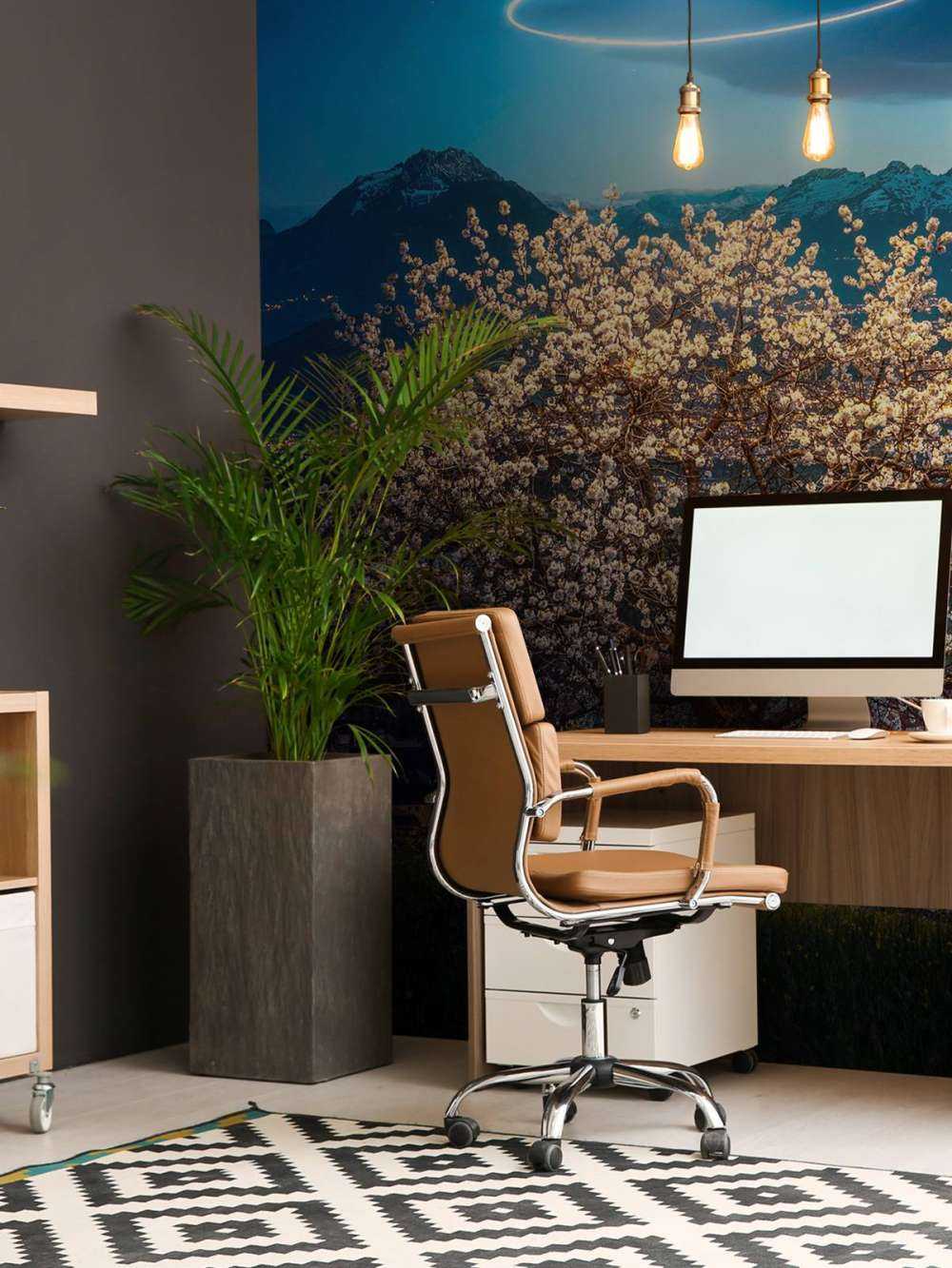 Bloesemboom bij nachtelijk licht