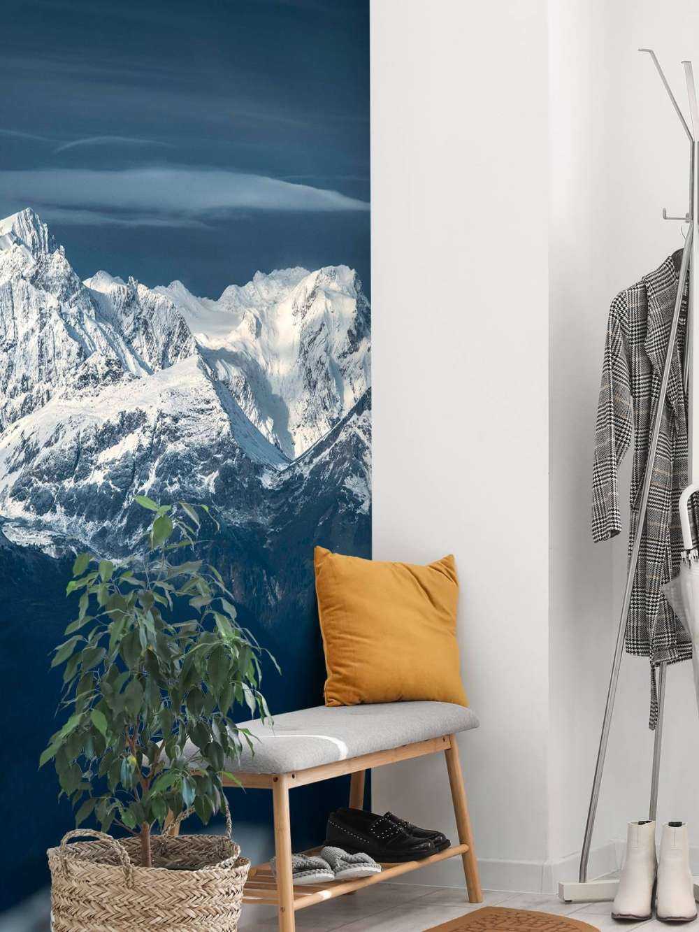 IJsblauwe toppen in stilte