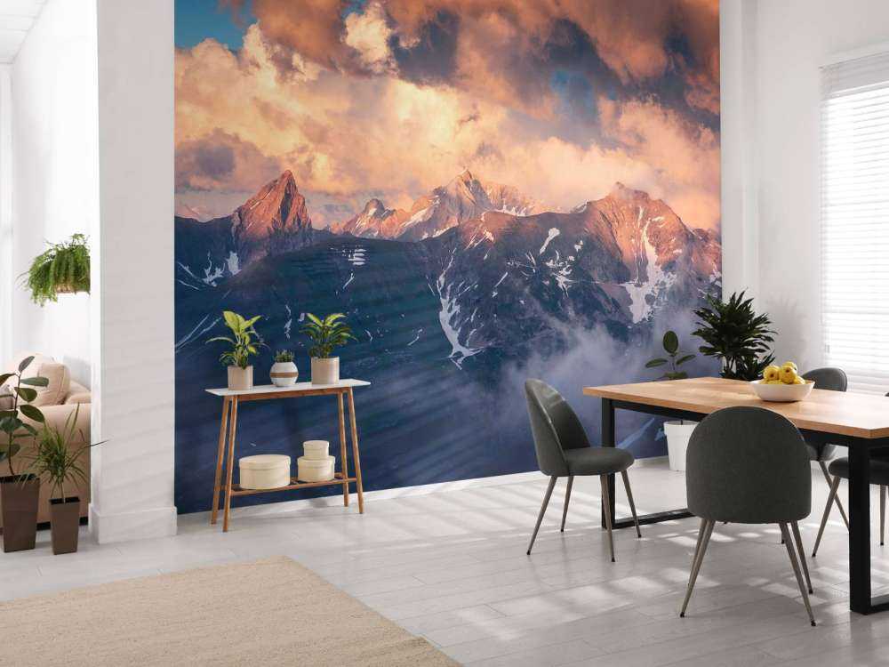 Avondlicht op bergkam