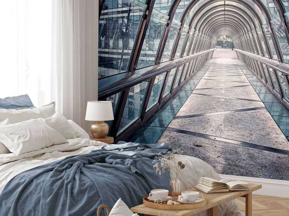 Glasgang tussen stedelijke torens