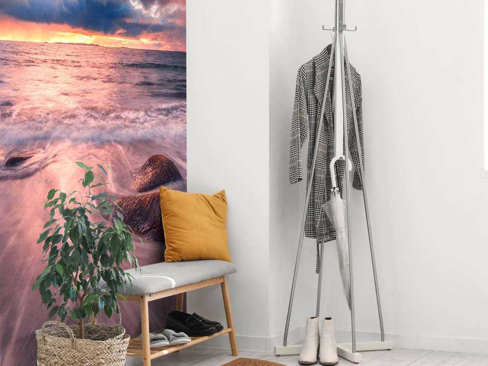 Stormlucht boven stille branding