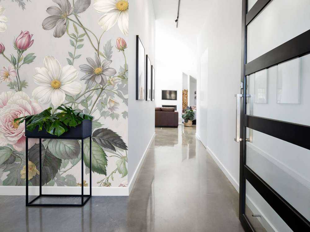 Romantische bloemen op mistgrijs