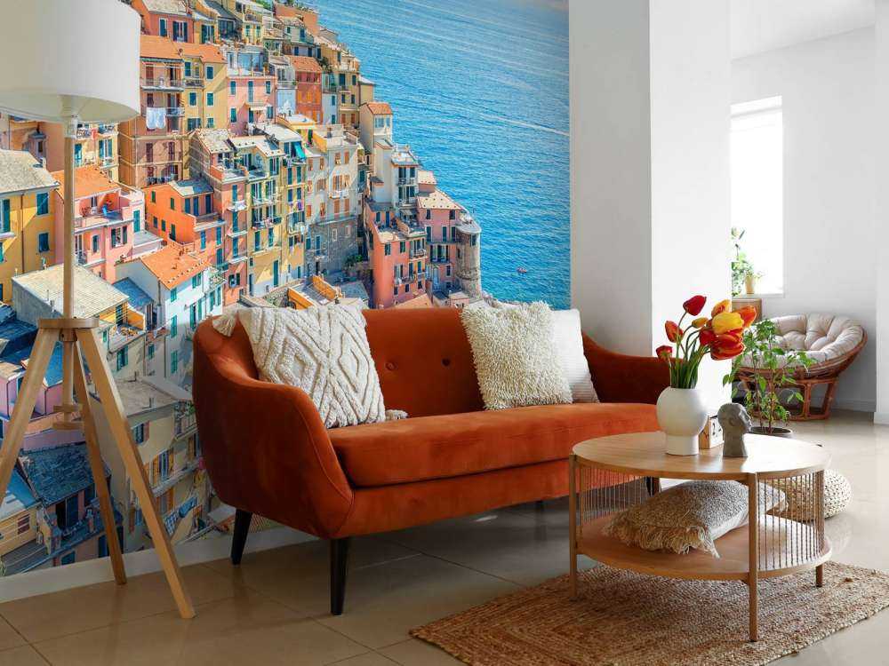 Pastelkust onder azuurblauwe hemel