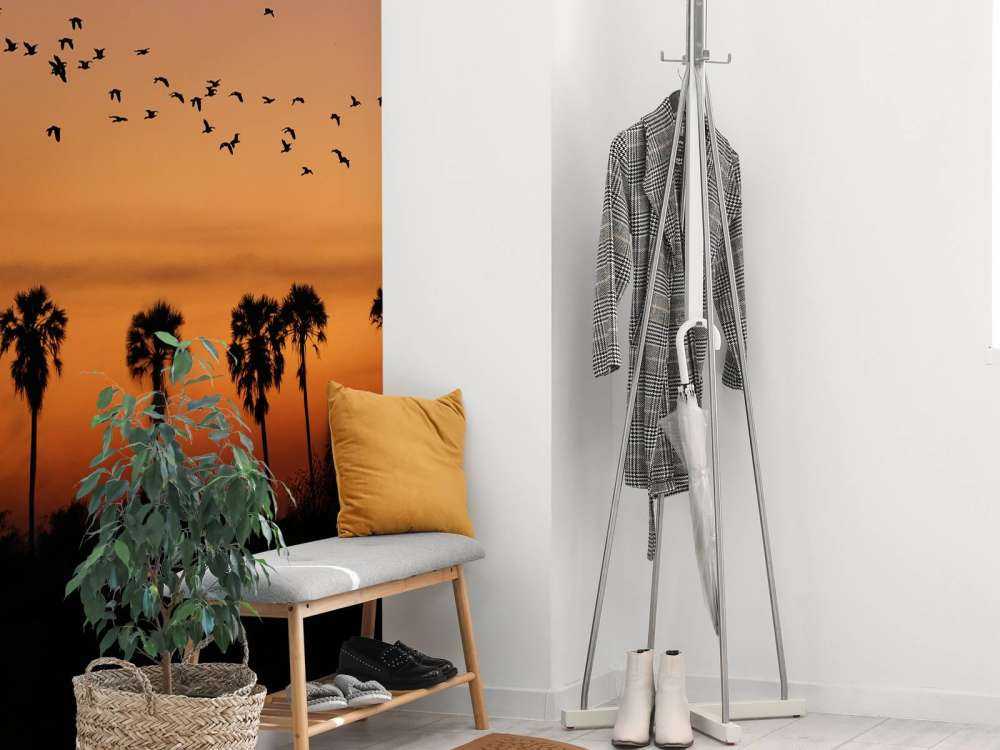 Palmbomen met groep vogels