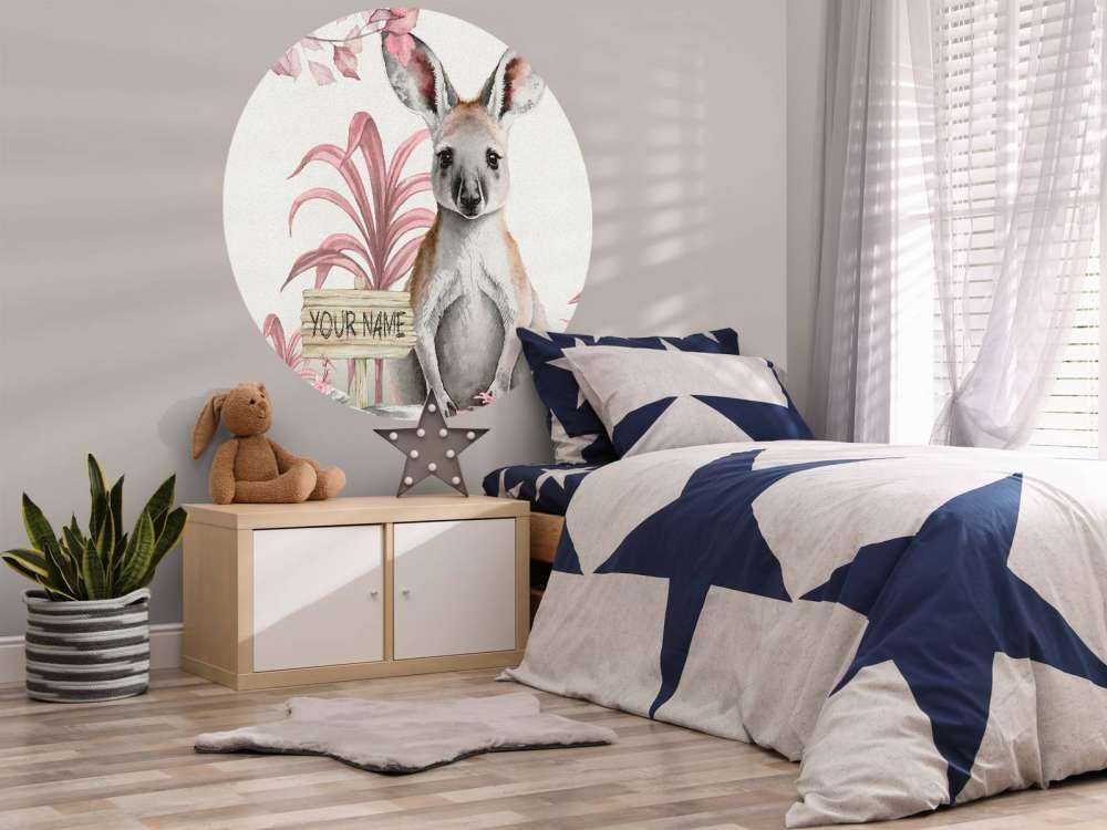 Jonge kangeroe in de jungle roze