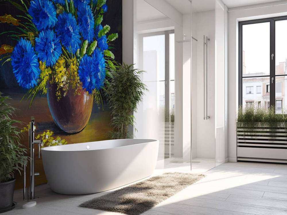 Stilleven van een vaas met blauwe bloemen