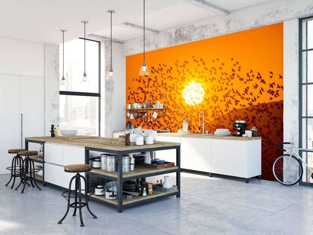 Grote groep vogels bij zonsondergang