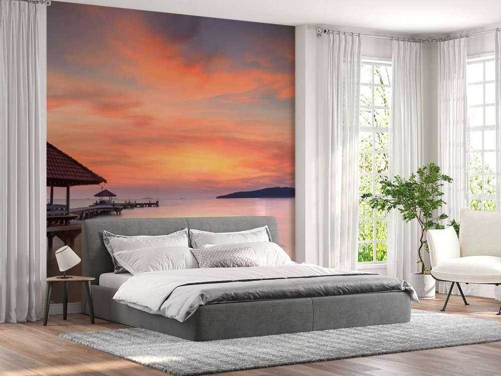 Zeesteiger boven kleurrijk water