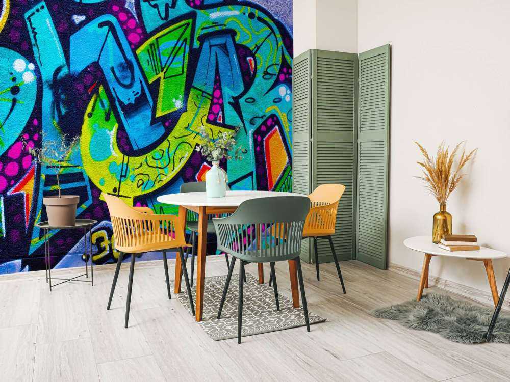 Kleurrijke graffiti creatie op een muur