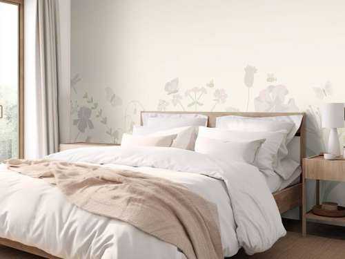 Bloemenveld met vlinders beige en oud roze