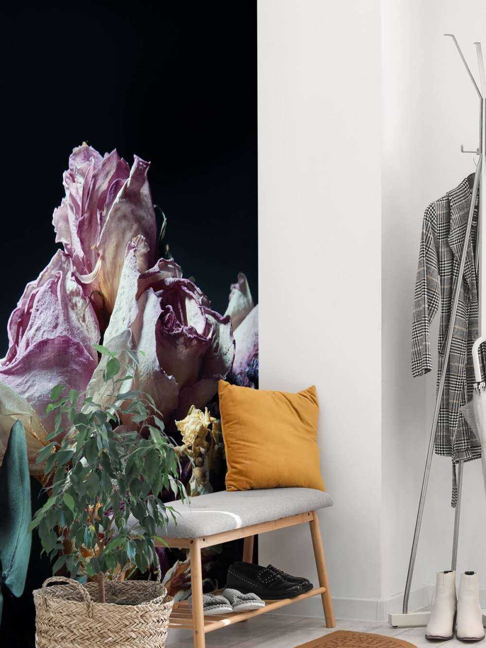 Gedroogde bloemen op zwart achtergrond