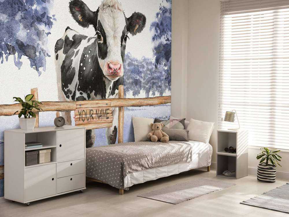 Jonge koe in een weiland blauw