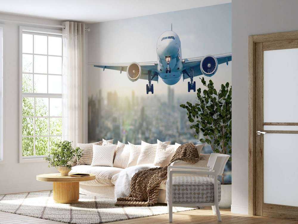 Dalend vliegtuig boven een stad