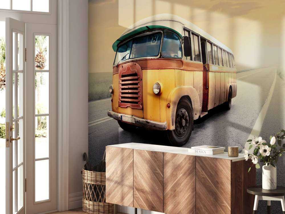 Bus op een verlaten weg