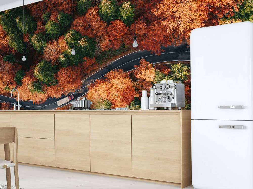 Kronkelende weg met truck