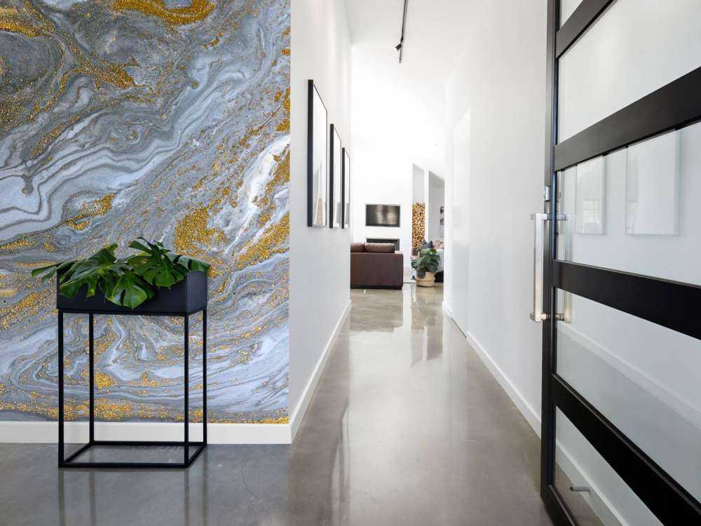 Grijze verf met gouden glitters