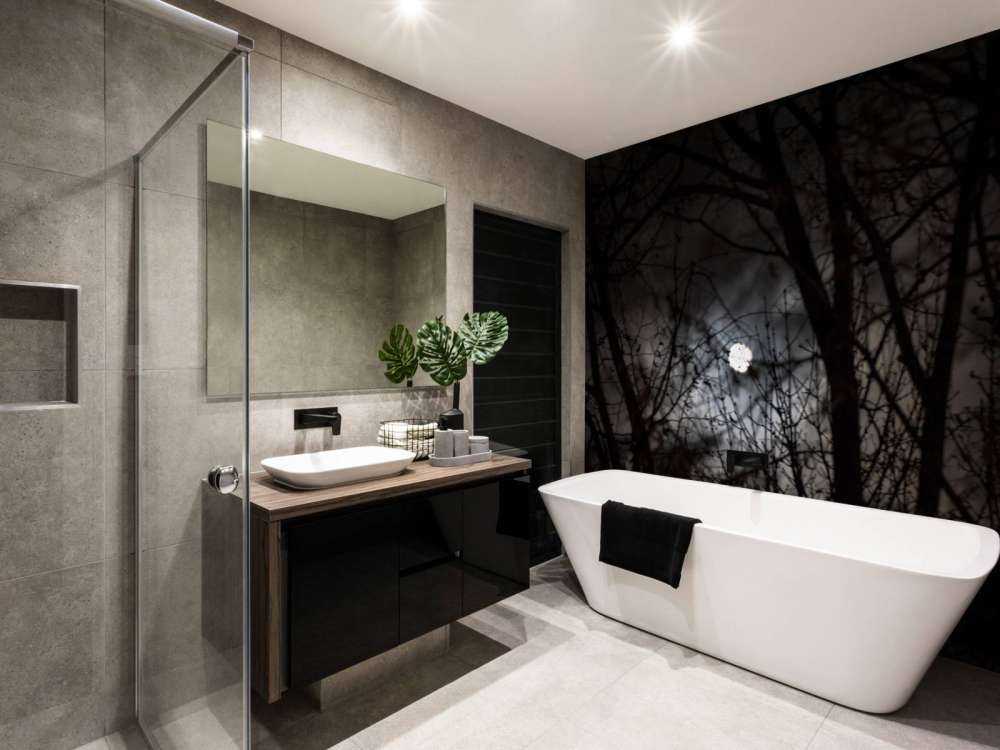 Volle maan vanuit het bos