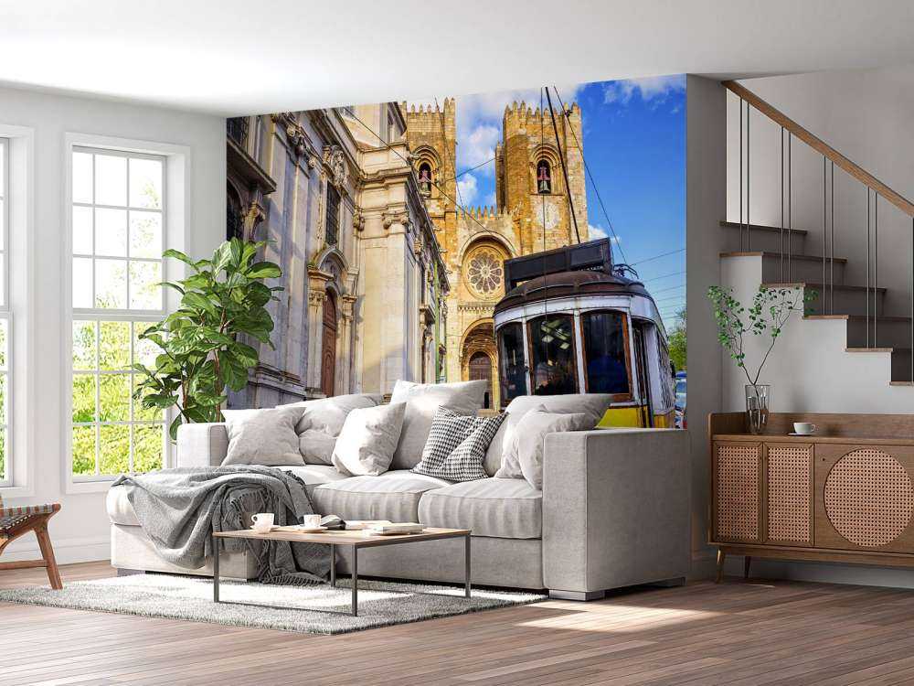 Oude gele tram in Lissabon