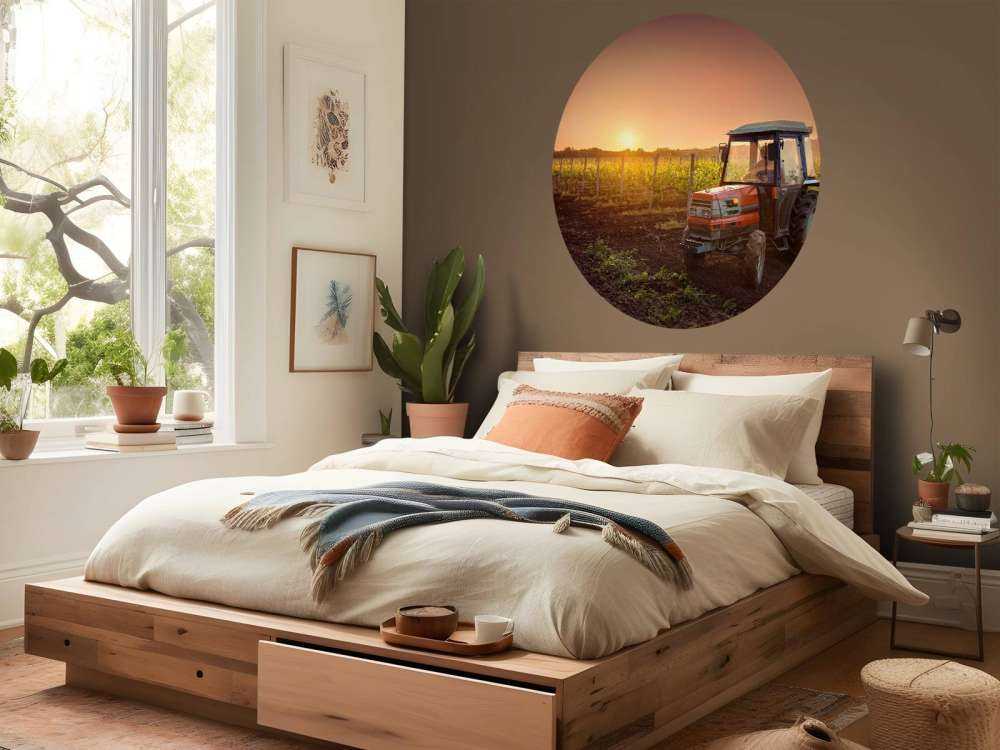 Tractor bij zonsondergang